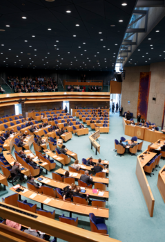 De plenaire zaal van de Tweede Kamer