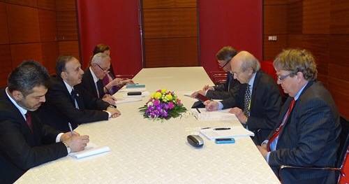 Ontmoeting senatoren Hans Franken en Nico Schrijver en griffier Bas Nieuwenhuizen met Syrische delegatie