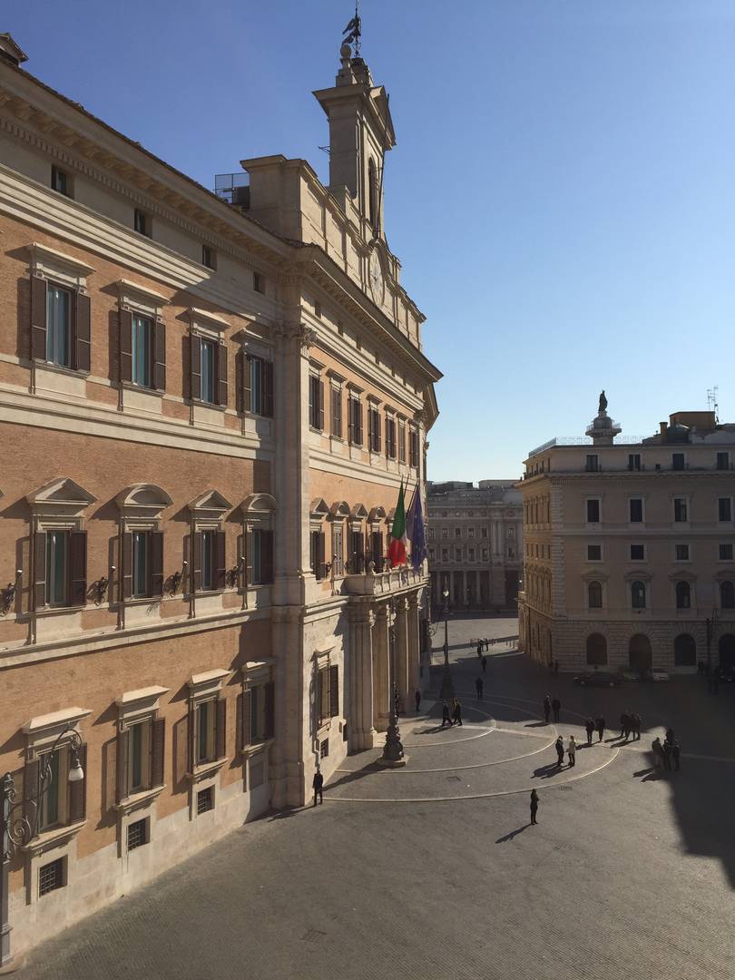 Het Paleis Montecitorio waar het Italiaanse Huis van Afgevaardigden is gevestigd