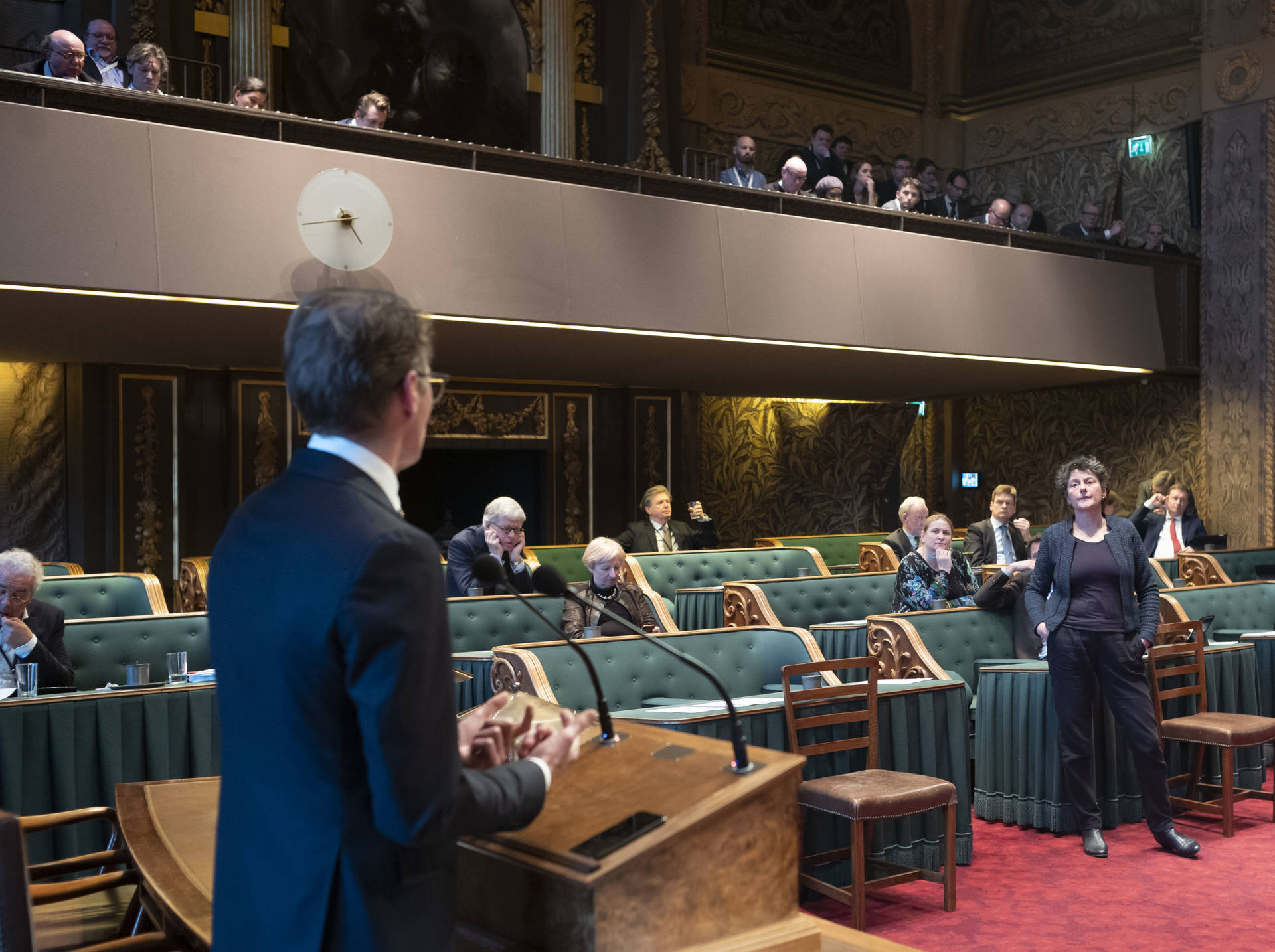 Minister Dekker in debat met senator Strik (GroenLinks)