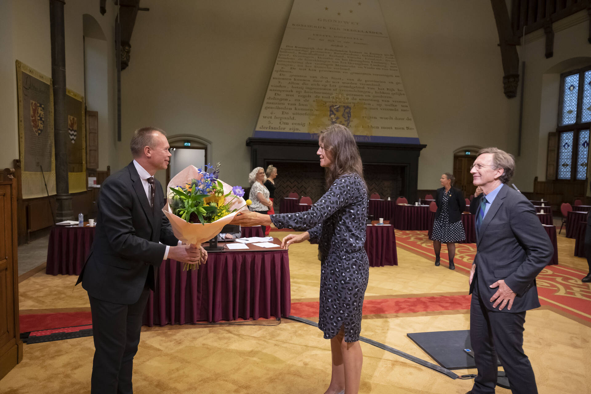 Felicitaties voor senator Van der Voort (D66) die in het debat zijn maidenspeech hield