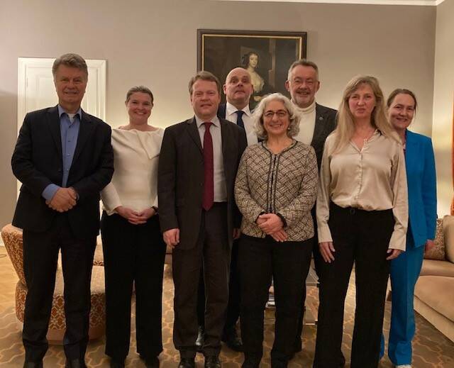 De delegatie met de Nederlandse Permanente Vertegenwoordiging bij de OVSE