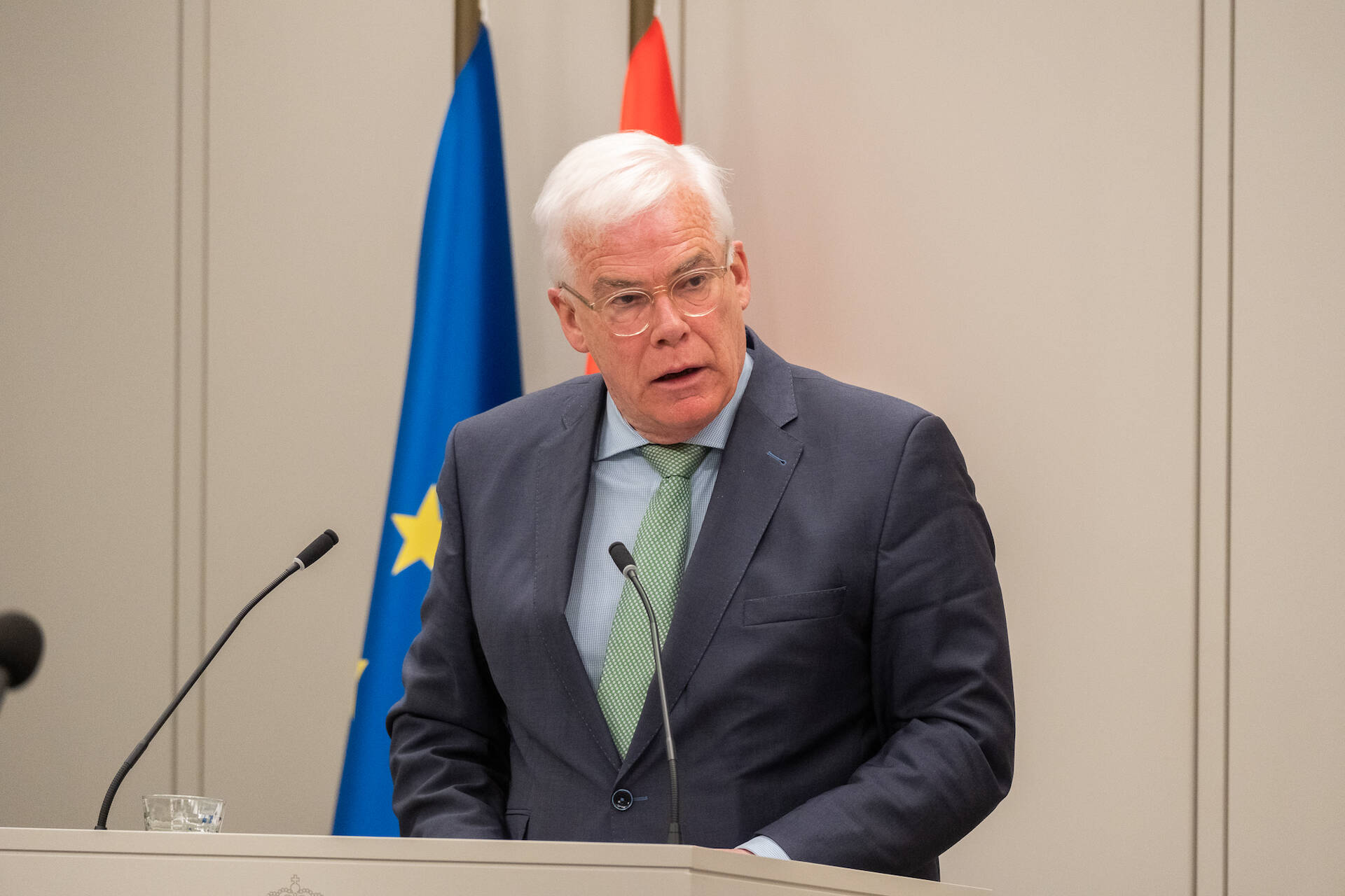Senator Van Ballekom (VVD)