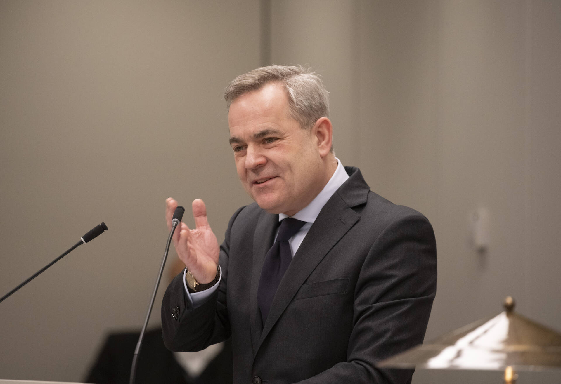 Senator Petersen (VVD) hield zijn maidenspeech tijdens het debat