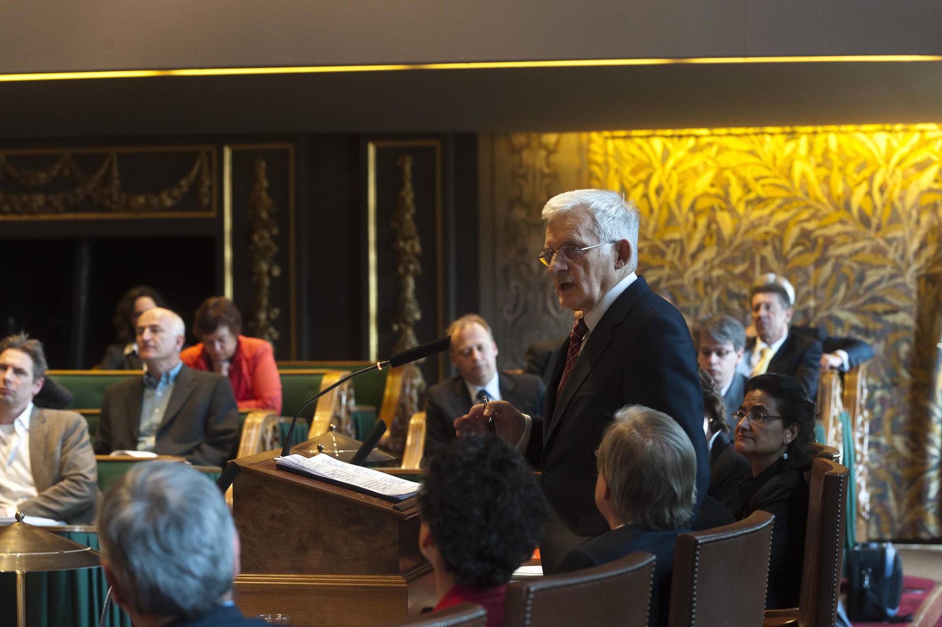 Ontmoeting Buzek met leden van de Eerste en Tweede Kamer in de plenaire zaal van de Eerste Kamer