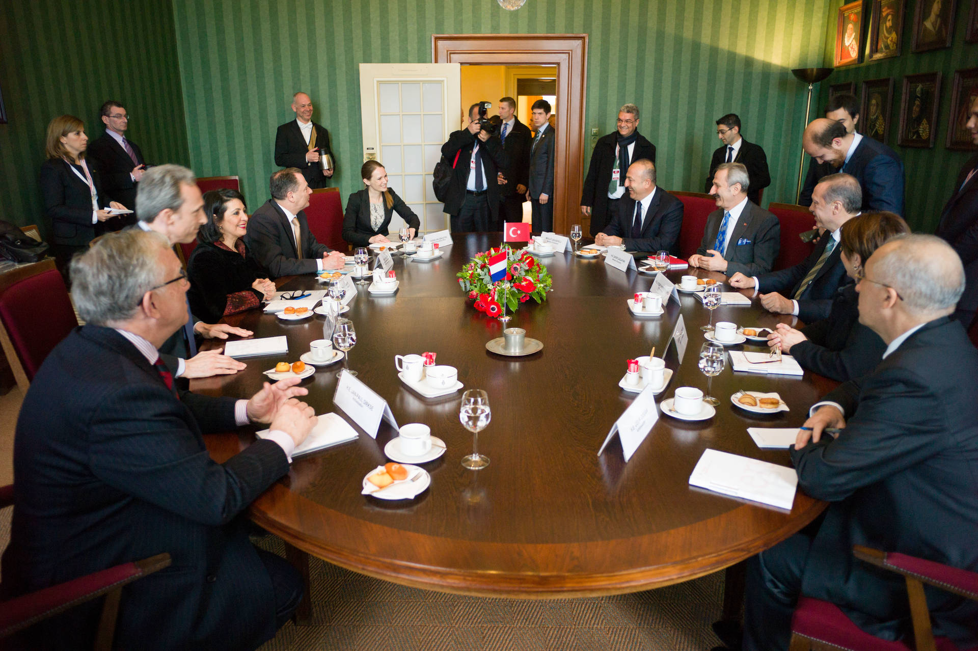Gesprek met minister-president Erdogan aan ronde tafel