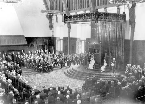 Koningin Wilhelmina bij de Verenigde Vergadering in 1935 