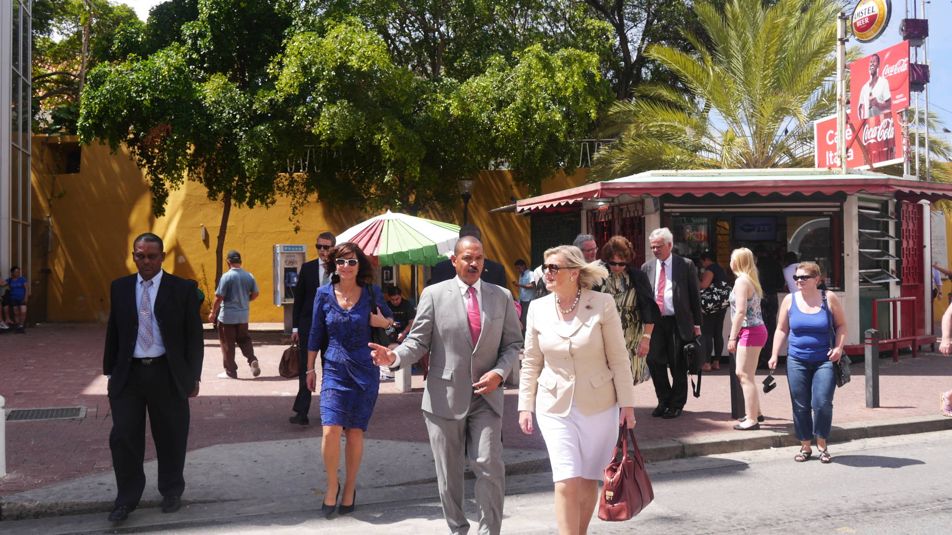 Wandeling door Willemstad met de Voorzitter van de Staten van Curaçao 