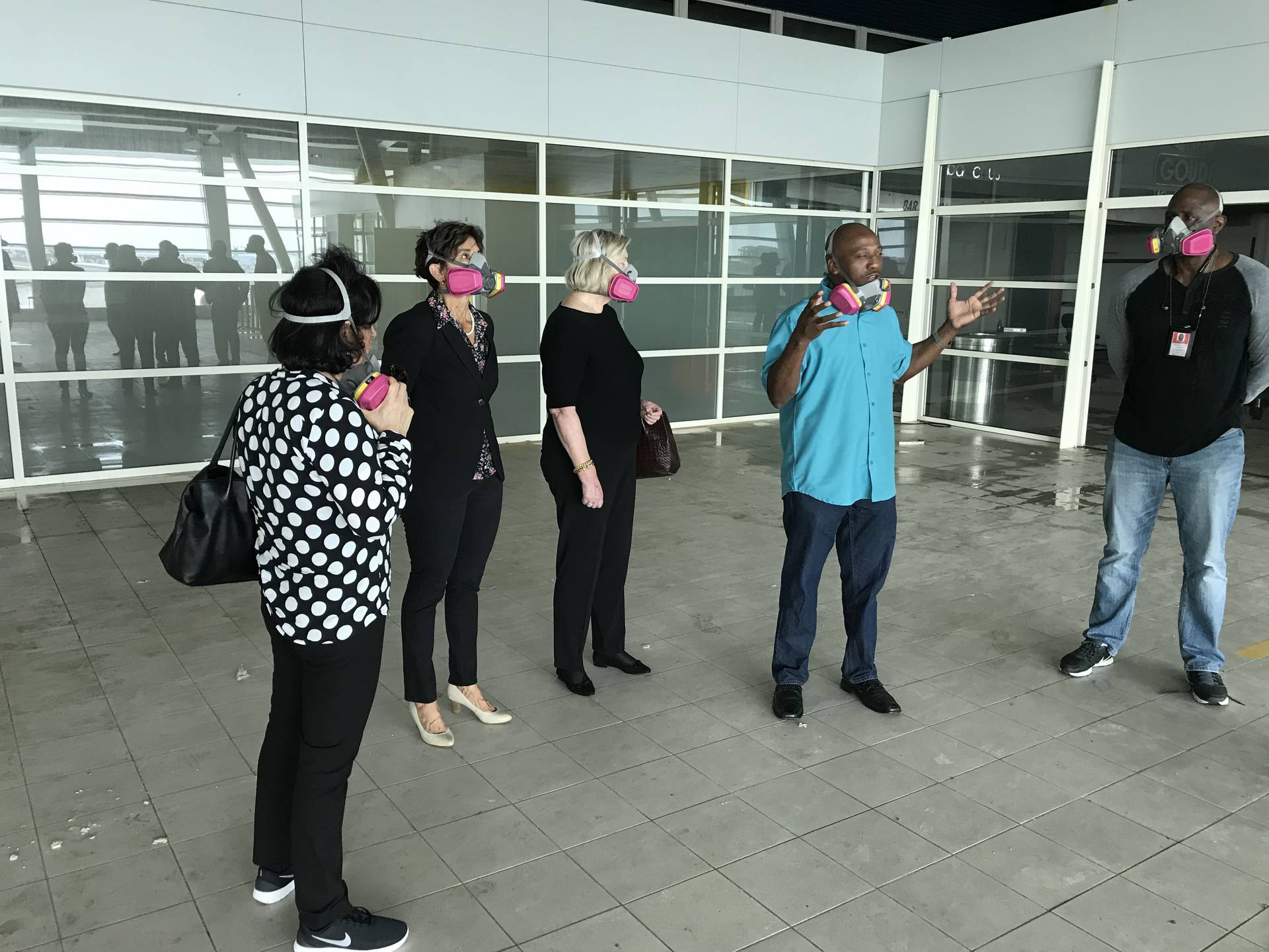 Arib, Broekers, Wescott op vliegveld Sint-Maarten