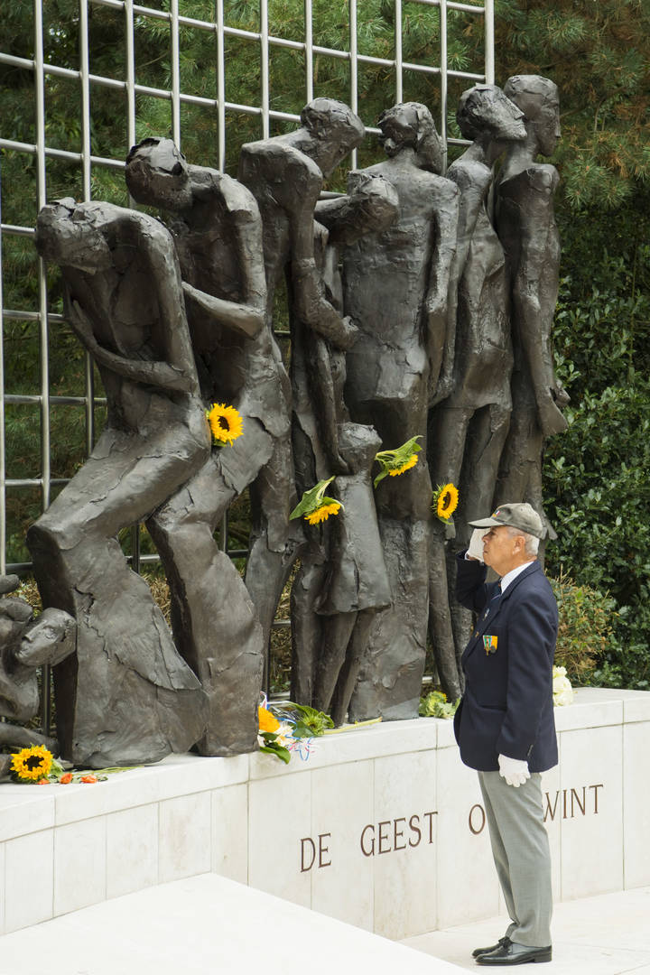 Herdenking bij het Indisch Monument in Den Haag