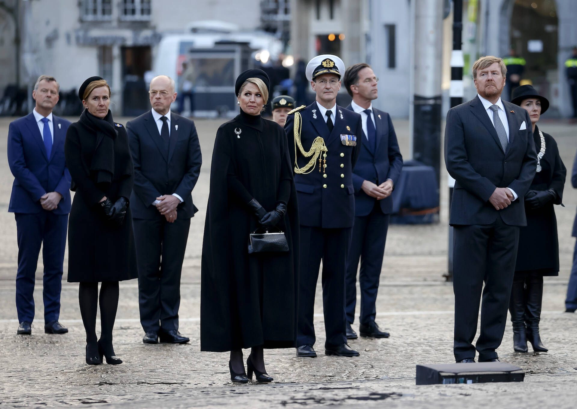 Koning Willem-Alexander, koningin Maxima, minister-president Mark Rutte en Eerste Kamervoorzitter Jan Anthonie Bruijn tijdens de Nationale Dodenherdenking op de Dam. 