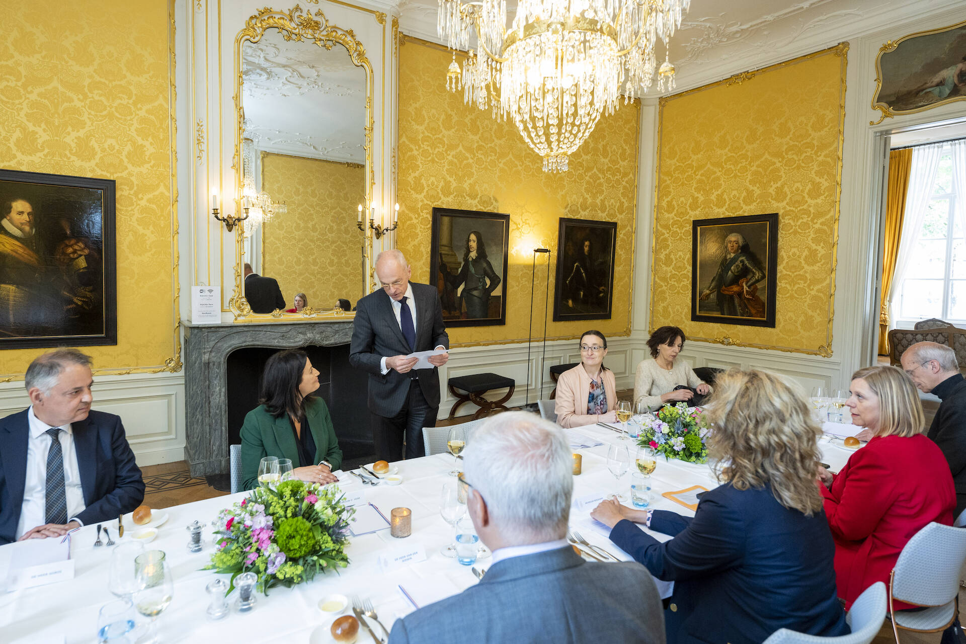 Tijdens de lunch in het Johan de Witthuis sprak Eerste Kamervoorzitter Bruijn