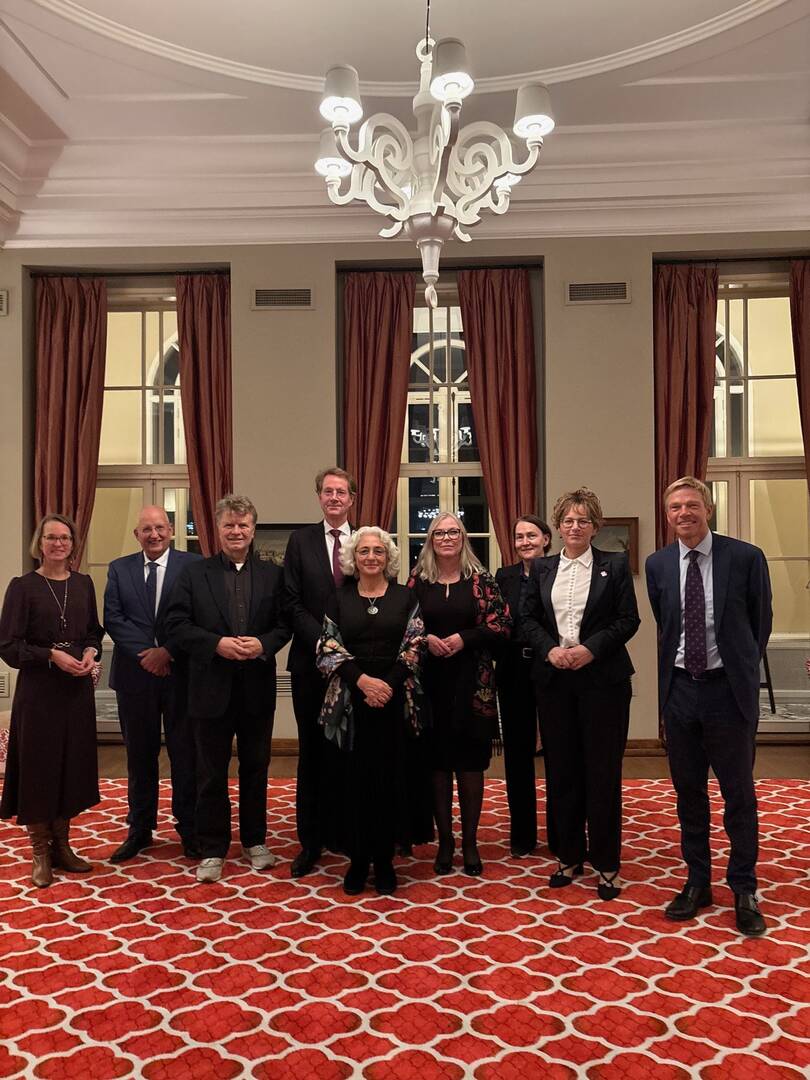 De delegatie op het Nederlandse consulaat in Istanbul